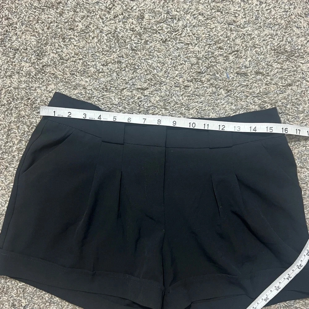 XOXO Elegant Black Pleated Dress Shorts with pockets - Picture 6 of 7